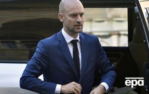 Барро приехал обсудить ситуацию на фронте, план победы, условия жизни гражданских и военных, отметила Le Parisien