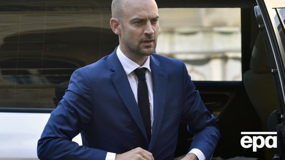 Барро приехал обсудить ситуацию на фронте, план победы, условия жизни гражданских и военных, отметила Le Parisien