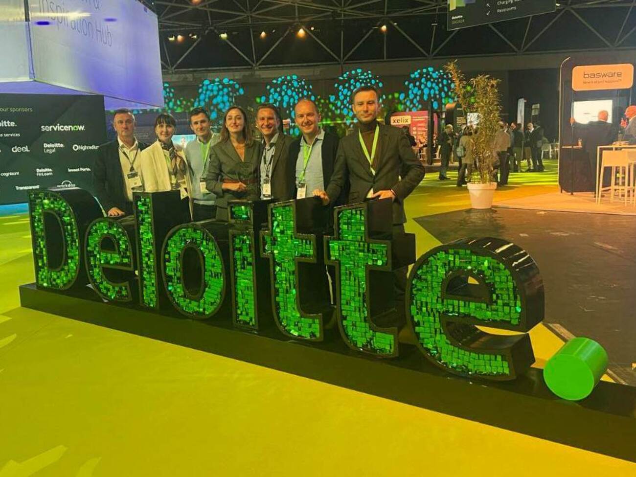 Организатор премии Deloitte – одна из крупнейших глобальных компаний, предоставляющая аудиторские и консалтинговые услуги и входящая в "большую четверку" аудиторов мира