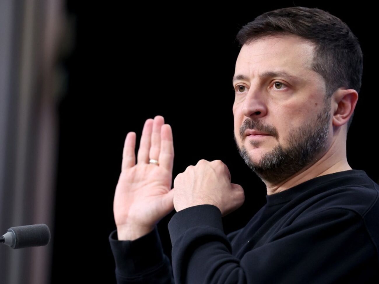 До кінця жовтня відбудуться тематичні конференції щодо кожного з пунктів плану для переговорів із РФ, розповів Зеленський