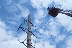 У деяких населених пунктах, наближених до зони бойових дій, енергетики ДТЕК повертали світло вже десятки разів