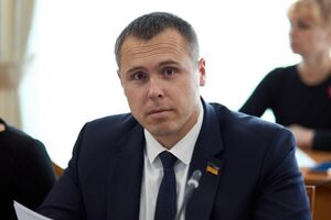 Костенко предлагает снижать призывной возраст и стимулировать контрактников