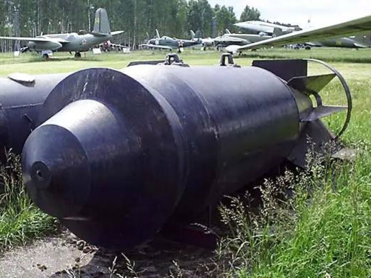 Носителями боеприпаса в своей оригинальной конструкции являются бомбардировщики Ту-160, Ту-95, Ту-22М3, которые, по данным спикера ОТГ "Харьков", не фиксировали