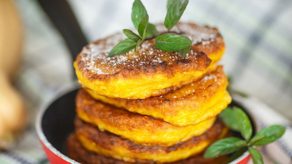 Тыквенные оладьи понравятся и детям, и взрослым