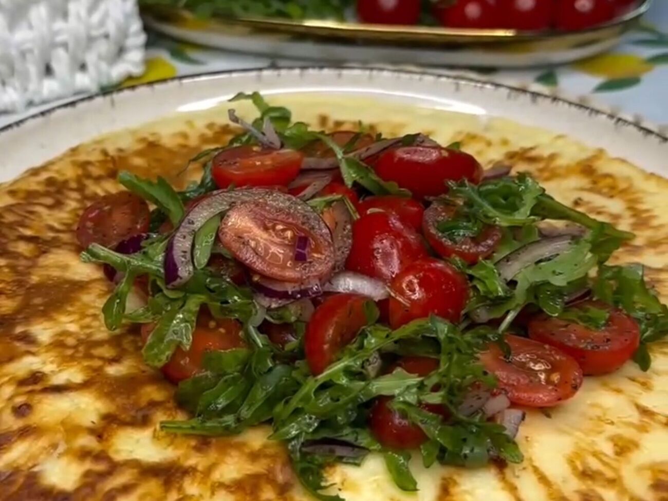 Лінивий хачапурі із салатом такий смачний, як у грузинському ресторані