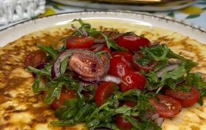 Лінивий хачапурі із салатом такий смачний, як у грузинському ресторані