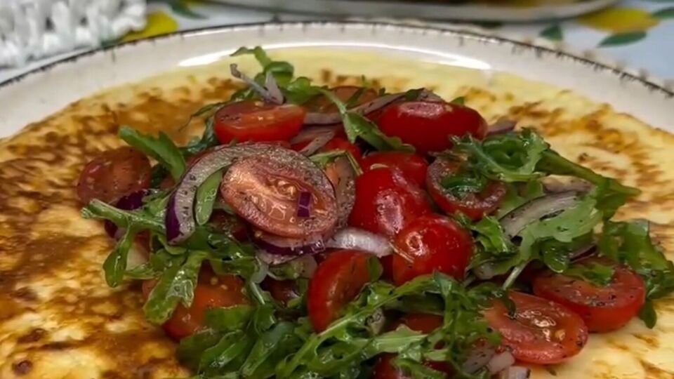 Ленивый хачапури с салатом такой же вкусный, как в грузинском ресторане