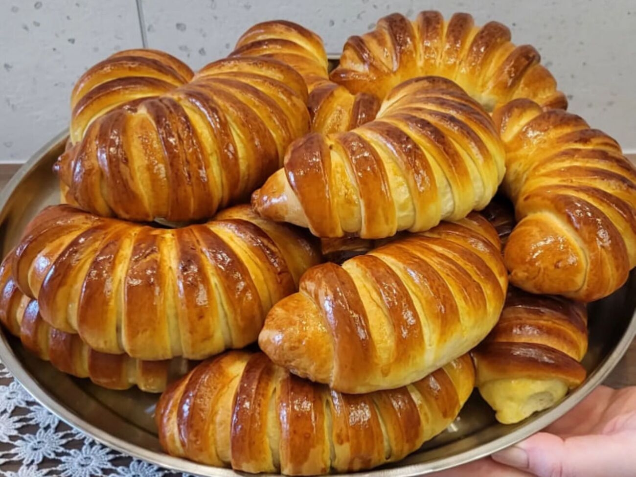 Випікайте рогалики в розігрітій до 180 °C духовці приблизно 25 хвилин
