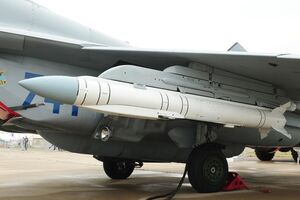 Авиационный боеприпас "Гром-Э1" является гибридом планировочной авиабомбы и ракеты