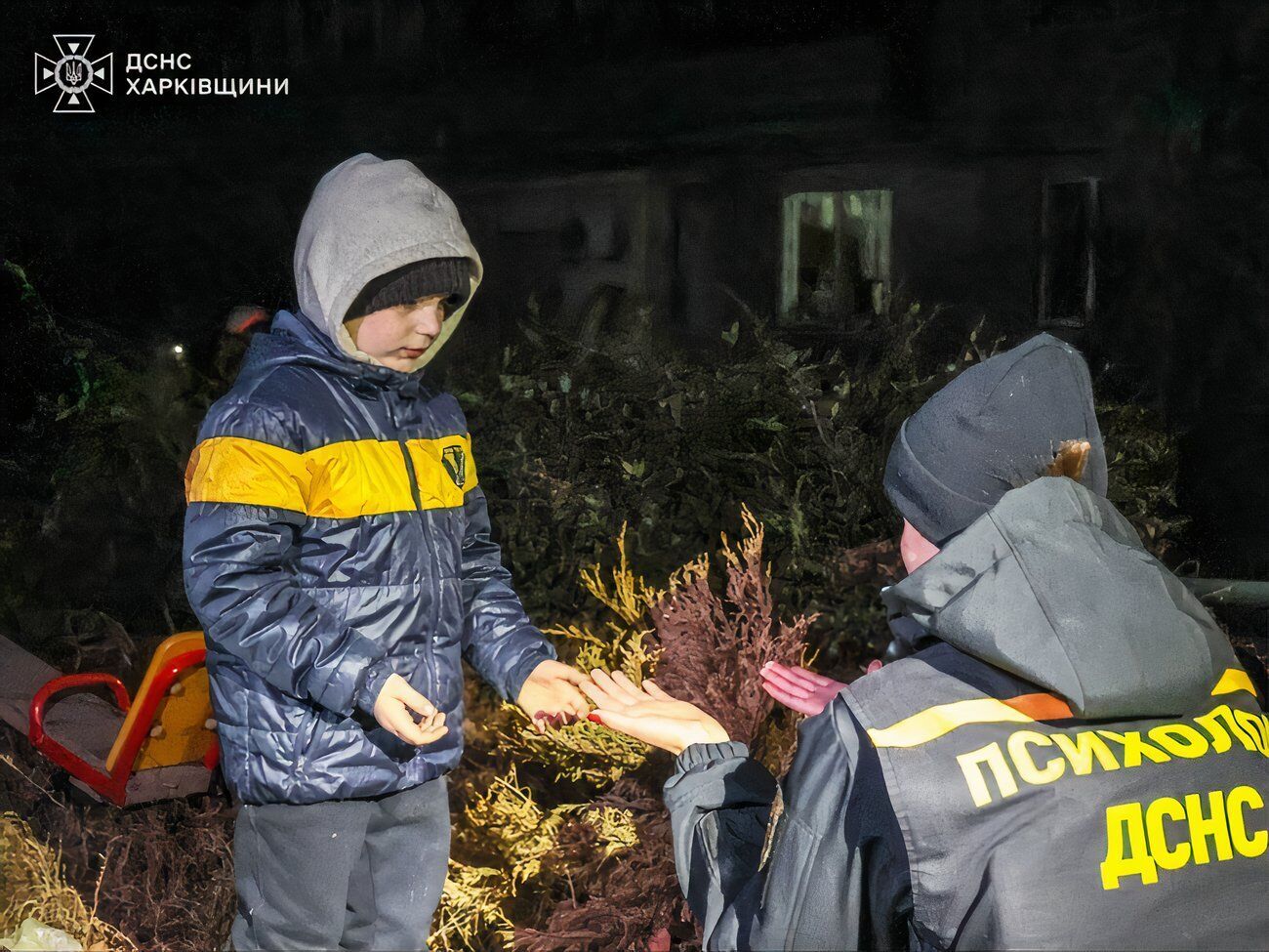Психолог ДСНС працює на місці російського удару по Харкову