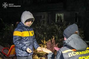 Психолог ГСЧС работает на месте российского удара по Харькову