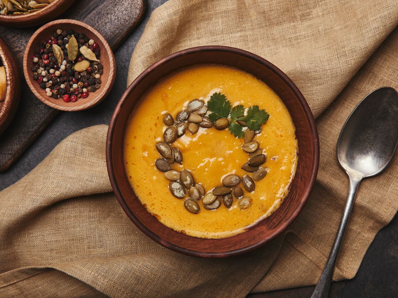 Суп подають гарячим