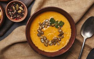 Суп подають гарячим