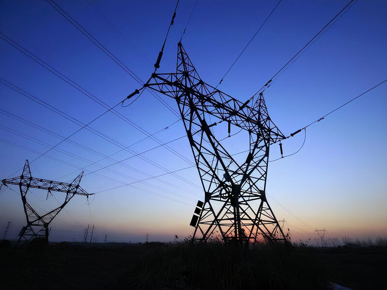 Минулої доби енергетики відновили живлення для 190 489 споживачів, знеструмлених унаслідок бойових дій і технологічних порушень