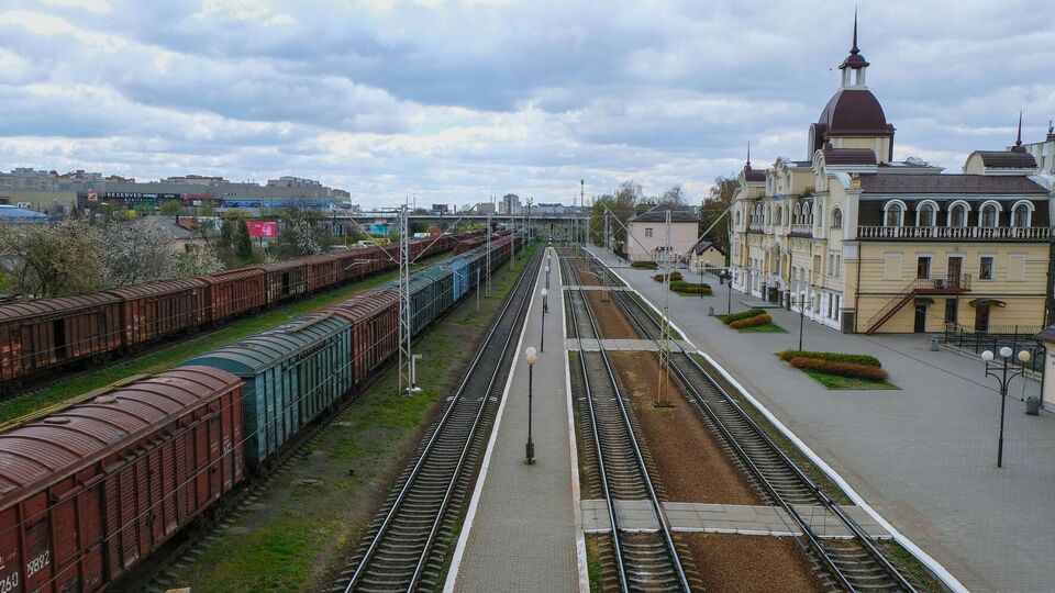 АРМА вже уклало договір на управління 434 вагонами, пише УНІАН