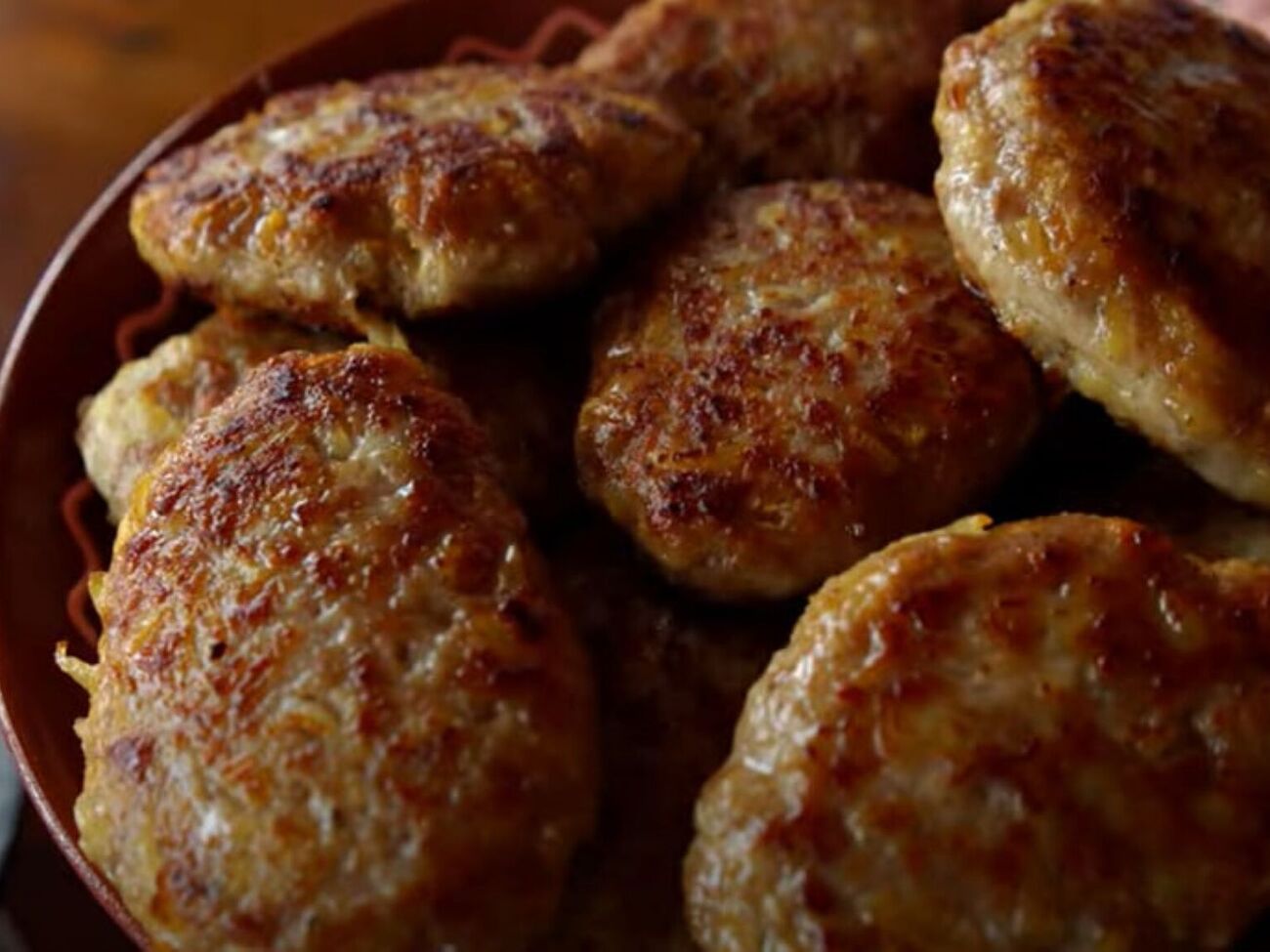 Добавлять в фарш свежий хлеб не рекомендуется