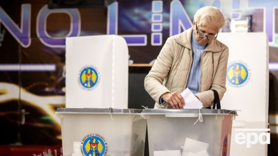 На референдуме Молдова выбрала евроинтеграцию: 50,42% избирателей проголосовали за соответствующие изменения в конституцию