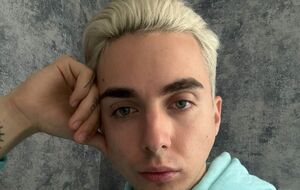 Летом 2021 года певец совершил каминг-аут, заявив о своей бисексуальности