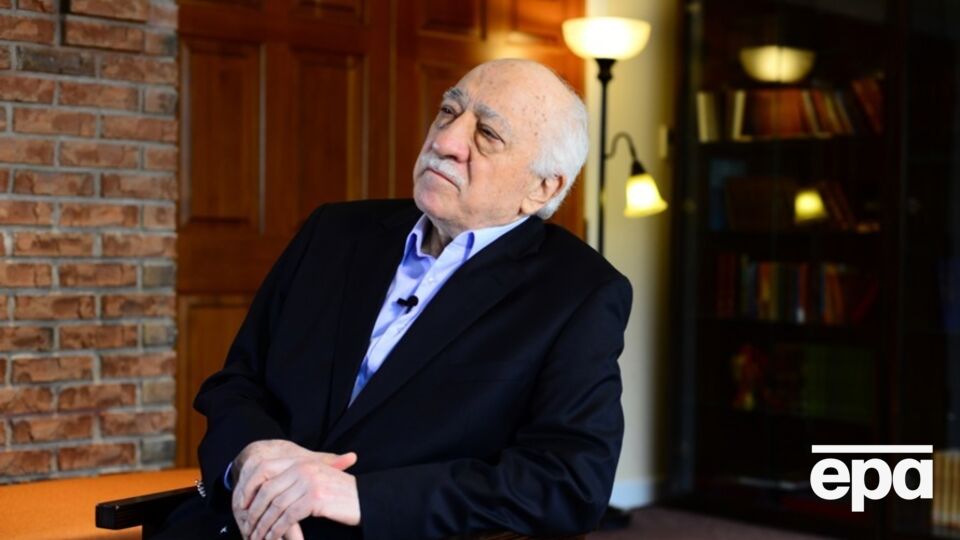 В последнее время Гюлен болел, он умер в больнице