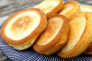 Жарить оладьи нужно на сковороде с большим количеством растительного масла