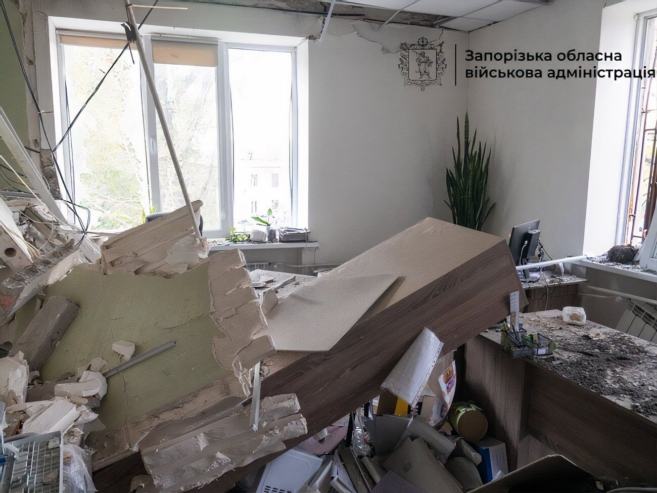 За словами Федорова, надійшло 77 повідомлень про руйнування житлових будинків та об'єктів інфраструктури