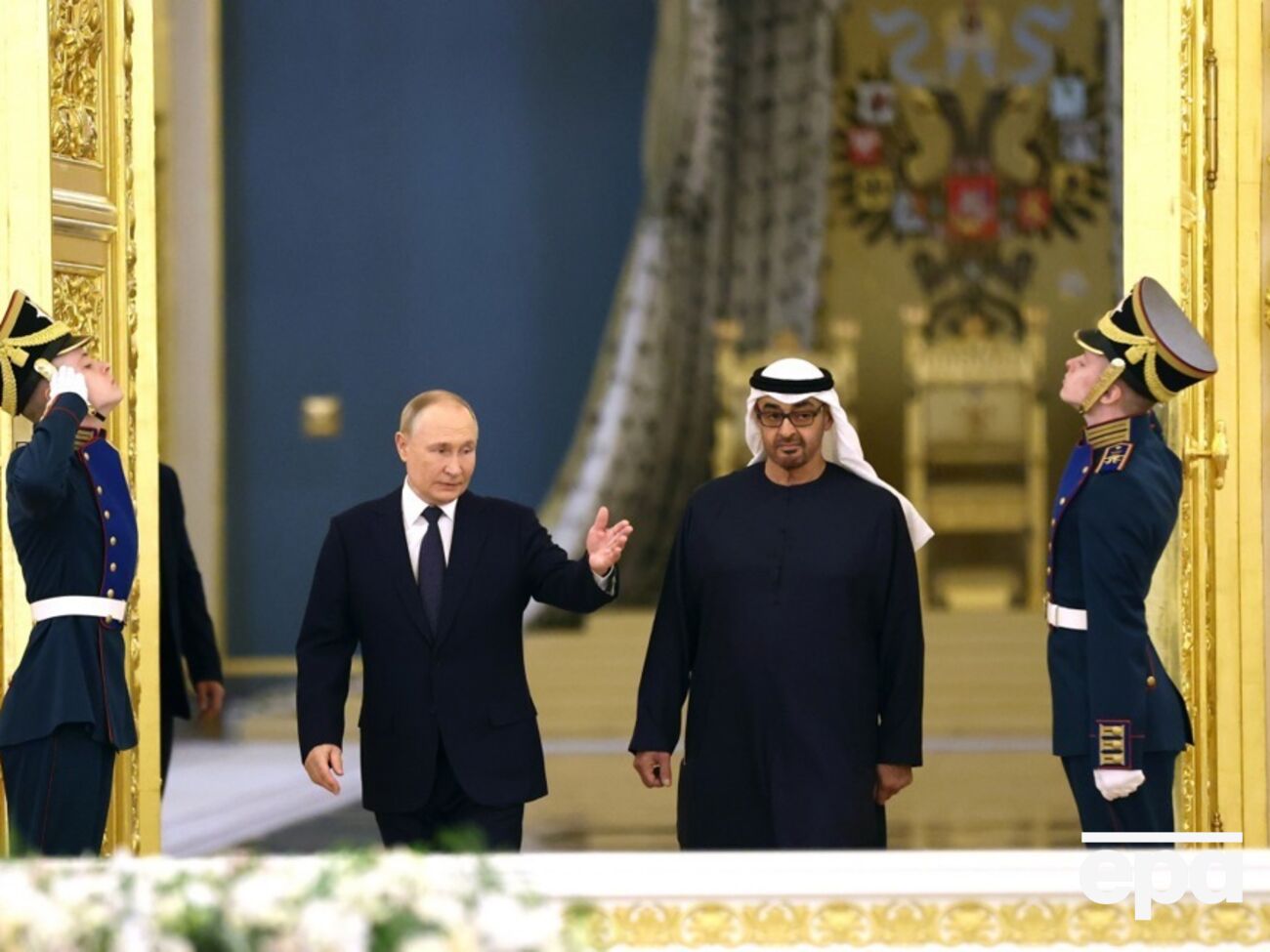 Шейх ОАЭ встретился с Путиным в Кремле, а также провел с ним неформальную встречу в Ново-Огарево