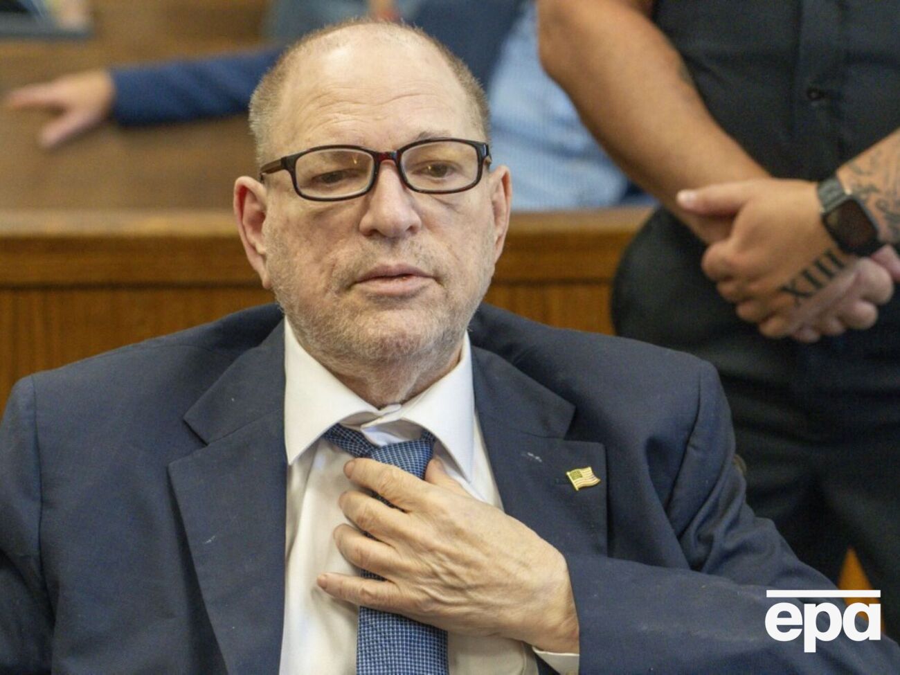 О домогательствах и насилии со стороны Вайнштейна в целом заявило более 80 женщин