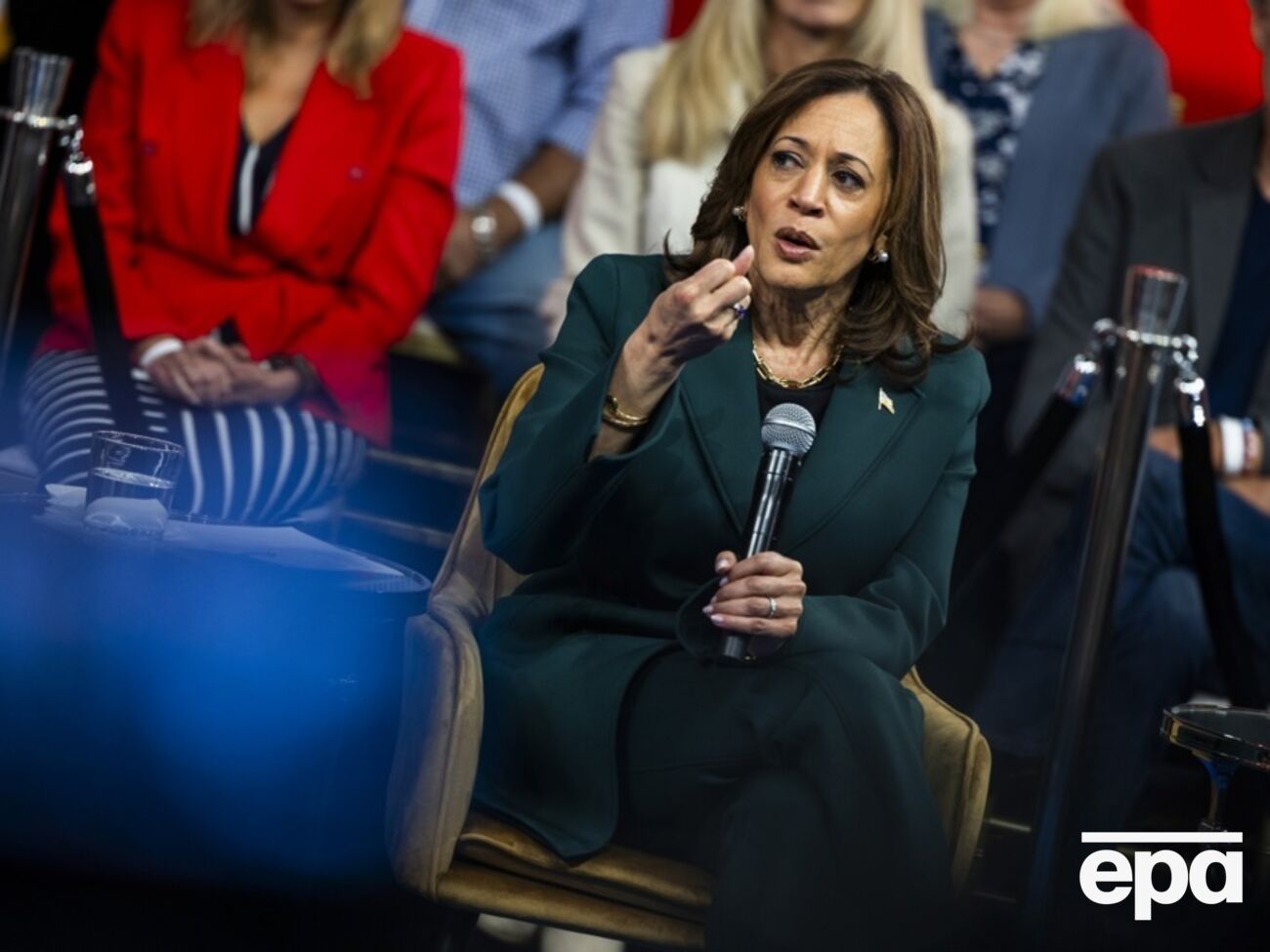 Харрис о Трампе: Он бы сдался