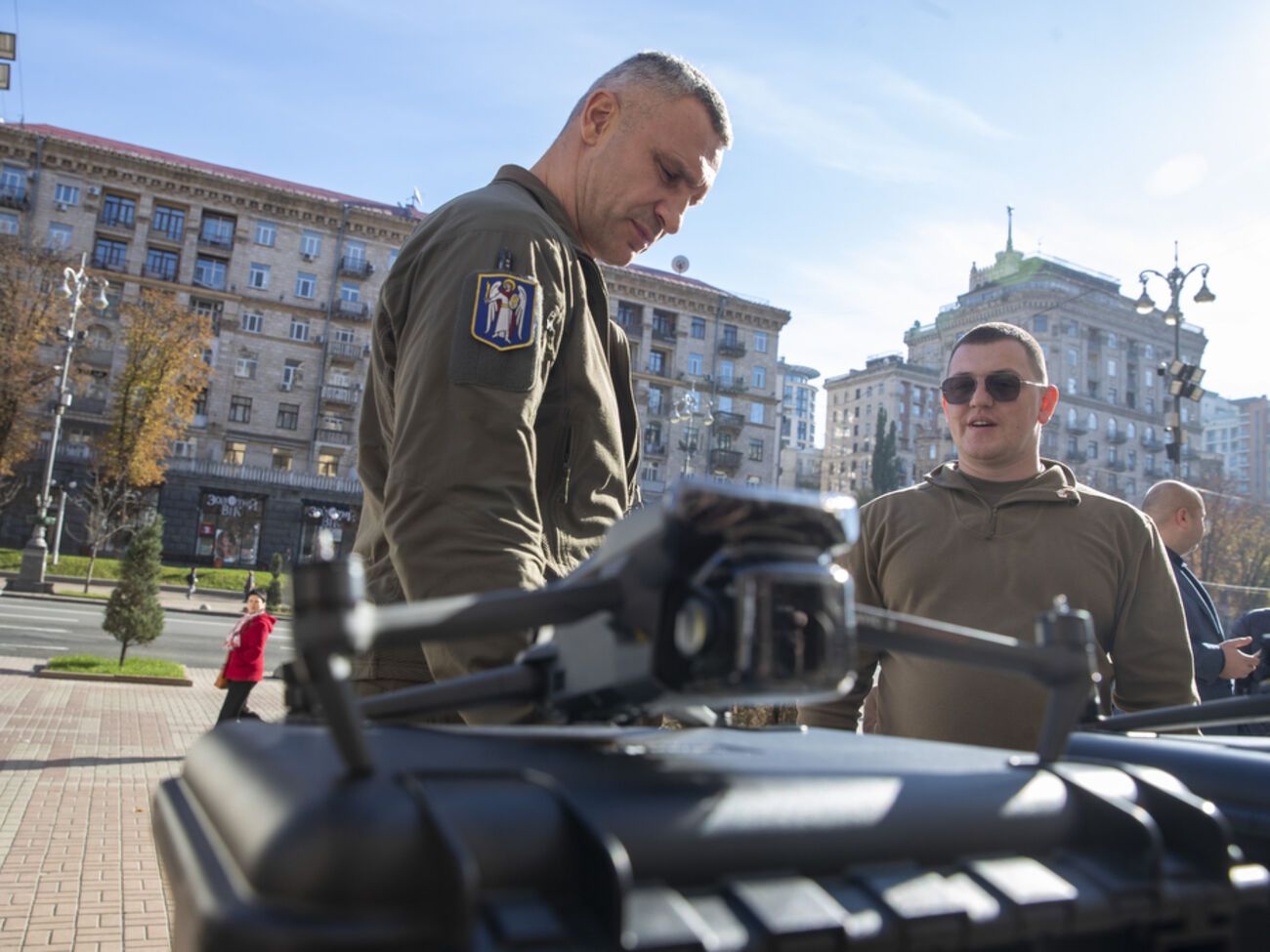 Виталий Кличко: В частности, на Донбасс отправятся 150 дронов Mavic 3T и 400 Mavic 3 Pro