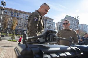 Виталий Кличко: В частности, на Донбасс отправятся 150 дронов Mavic 3T и 400 Mavic 3 Pro