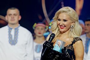 Бужинська під час концерту змінила кілька убрань