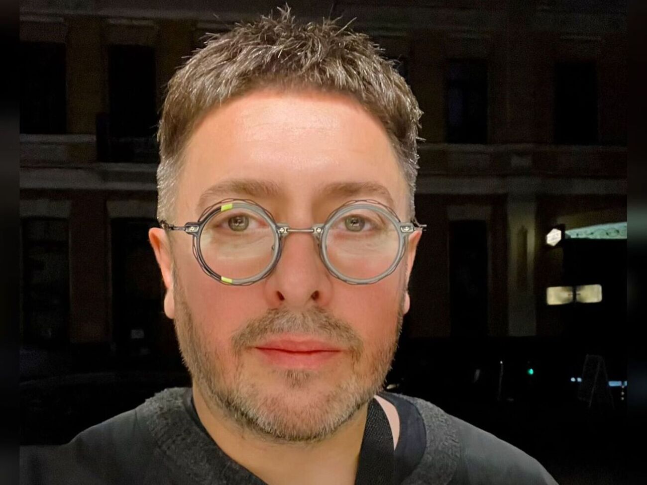 Суханов добавил, что для того чтобы оставаться человеком, им прежде всего нужно быть