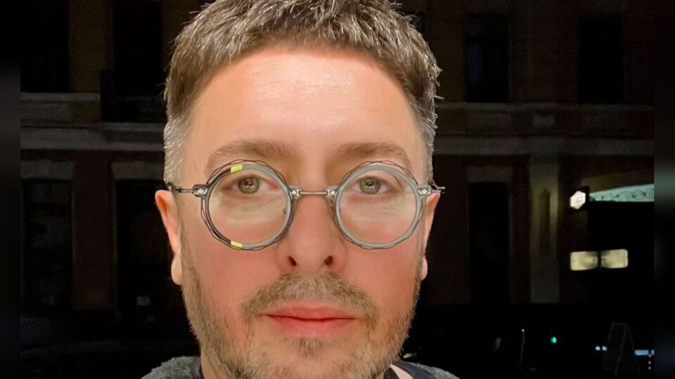 Суханов добавил, что для того чтобы оставаться человеком, им прежде всего нужно быть