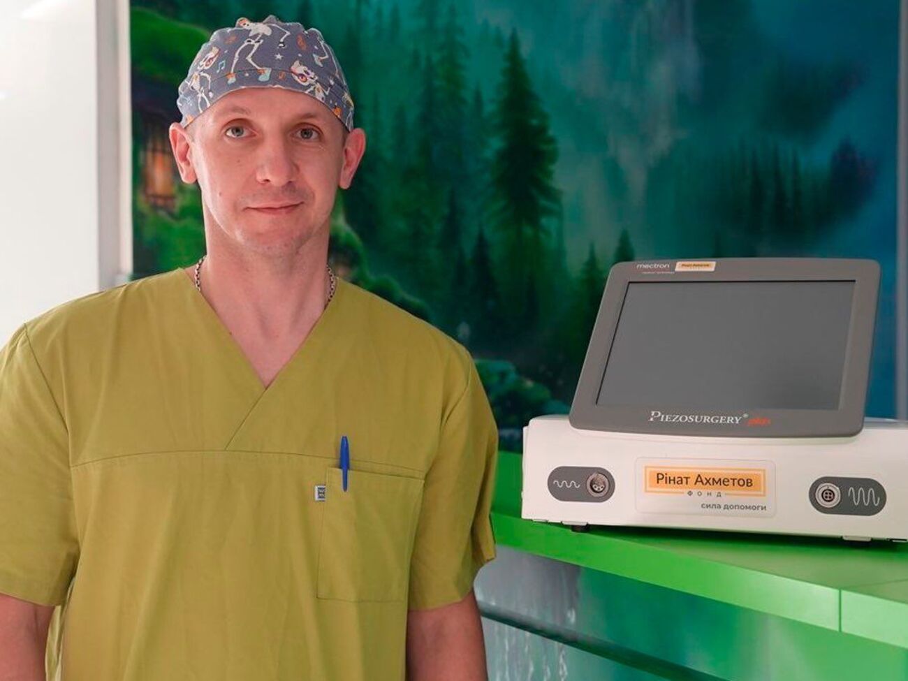 Ультразвуковой хирургический аппарат используют при операциях на костной ткани