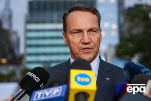 Сікорський вважає, що виплати українським біженцям знижують мобілізаційний потенціал України