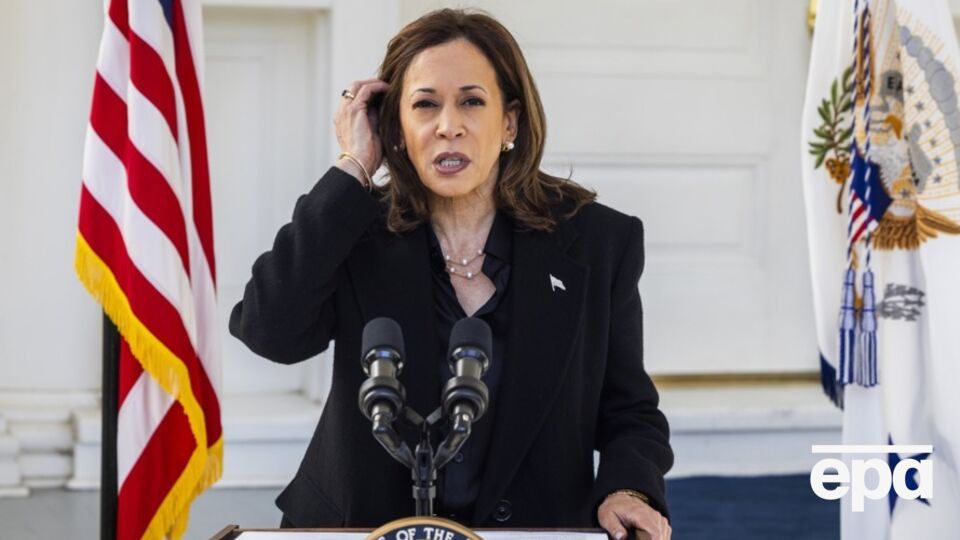 Харрис процитировала мнение бывших чиновников о Трампе