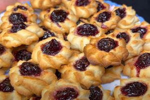 Выпекайте печенье 20 минут в духовке при 200 °C