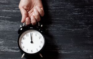 Зеленский не хочет отменять переход на летнее время, говорят источники