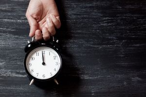 Зеленский не хочет отменять переход на летнее время, говорят источники