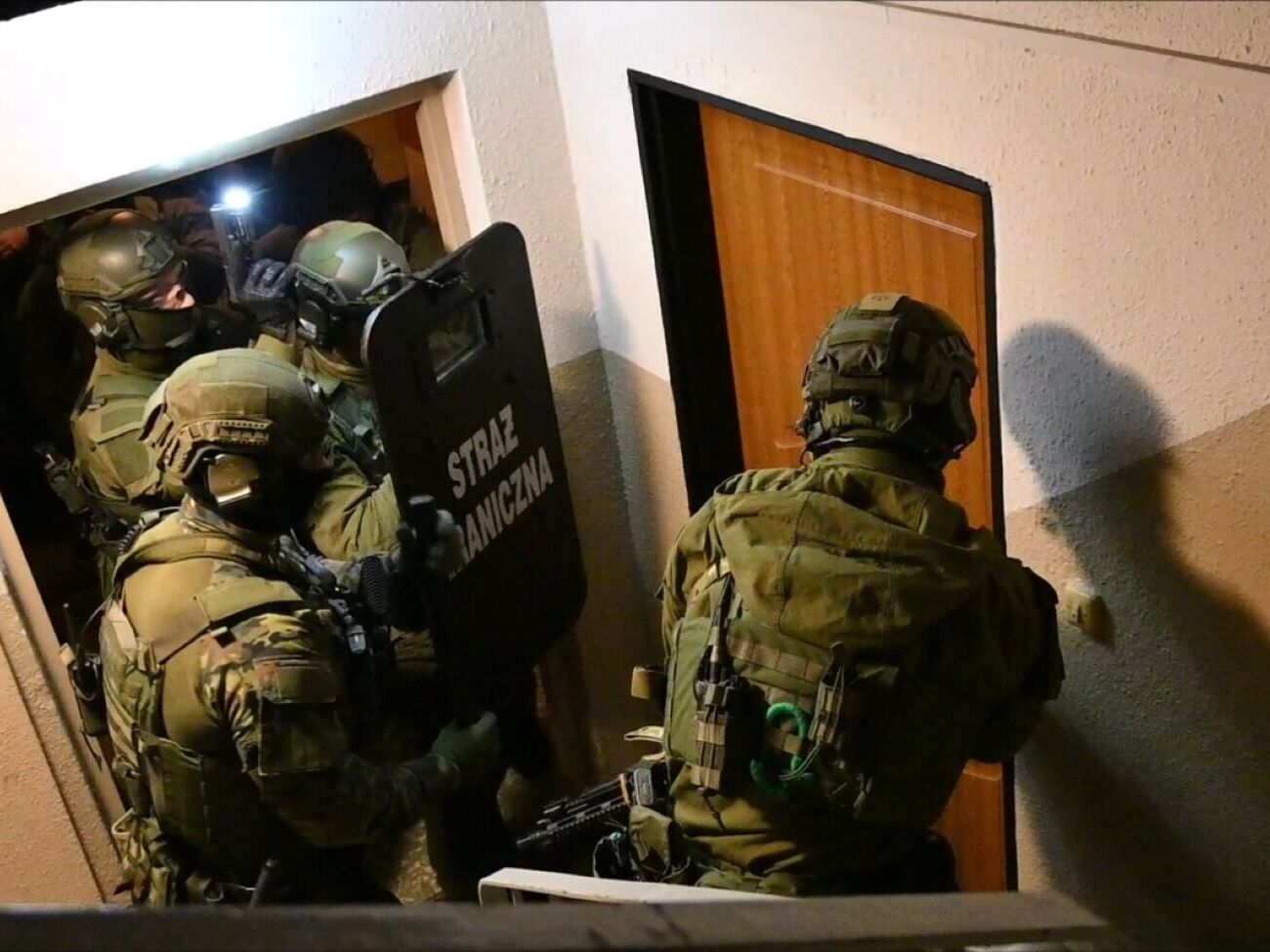 Правоохоронці провели обшуки на об'єктах нерухомості й у транспортних засобах, якими користувалися затримані