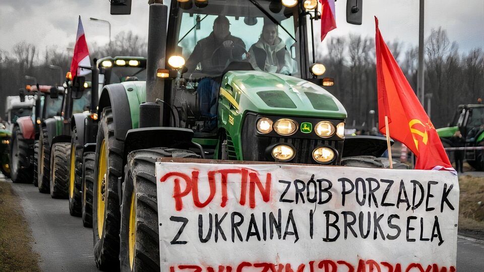У Польщі судитимуть фермера та його доньку за плакат зі зверненням до кремлівського диктатора