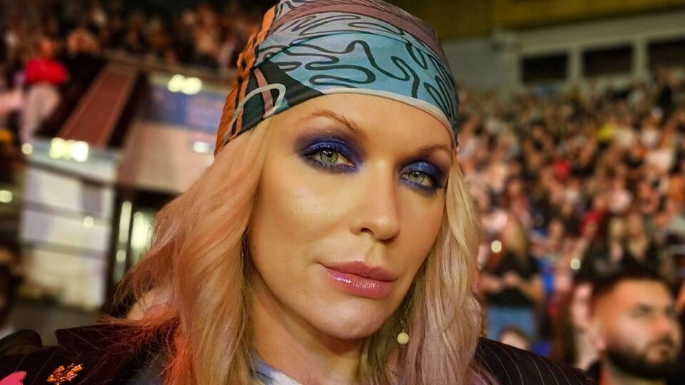 В феврале 2024 года Монро рассказала, что сменила фамилию в паспорте и находится в процессе трансгендерного перехода