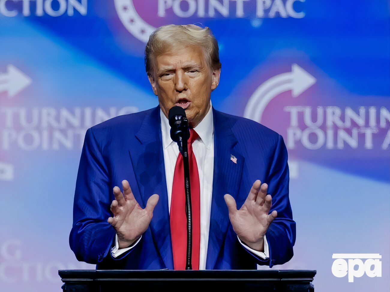 У команді Трампа заявили, що звинувачення колишньої моделі – це сфабрикована історія