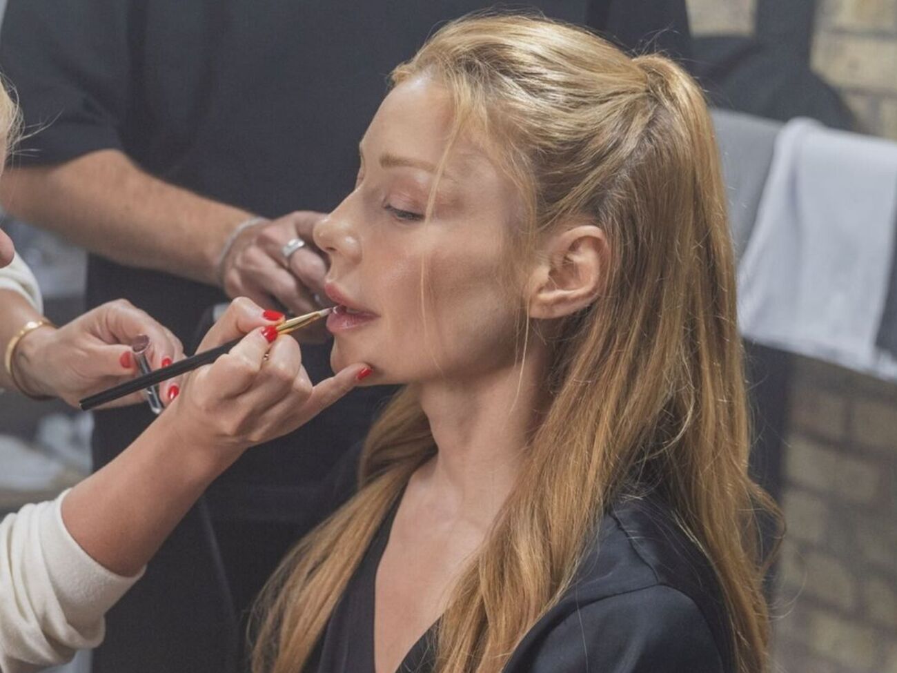 Тина Кароль весит около 52 кг