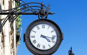 В 4.00 27 октября стрелки часов в Украине переведут на час назад