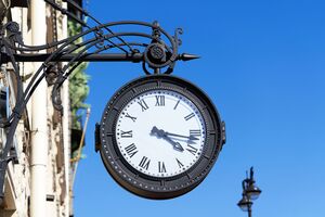 В 4.00 27 октября стрелки часов в Украине переведут на час назад