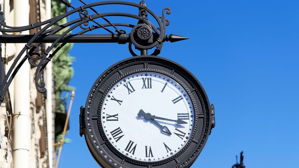 В 4.00 27 октября стрелки часов в Украине переведут на час назад