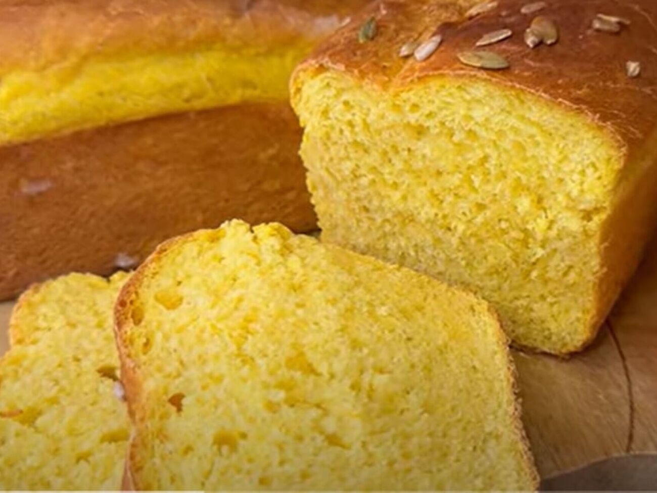 Випікайте хліб приблизно 40 хвилин за температури +170 °C