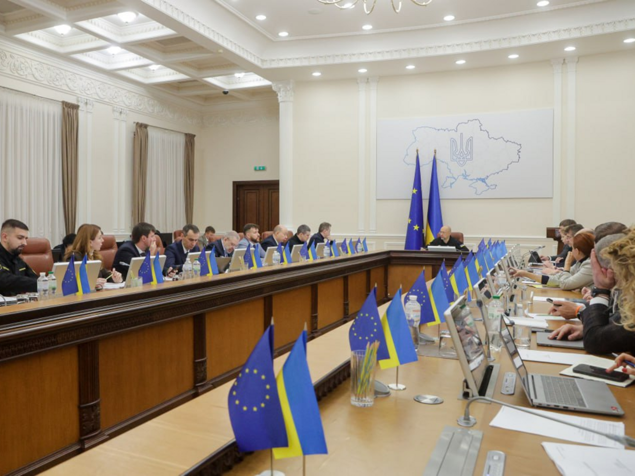 Решение правительство приняло 25 октября