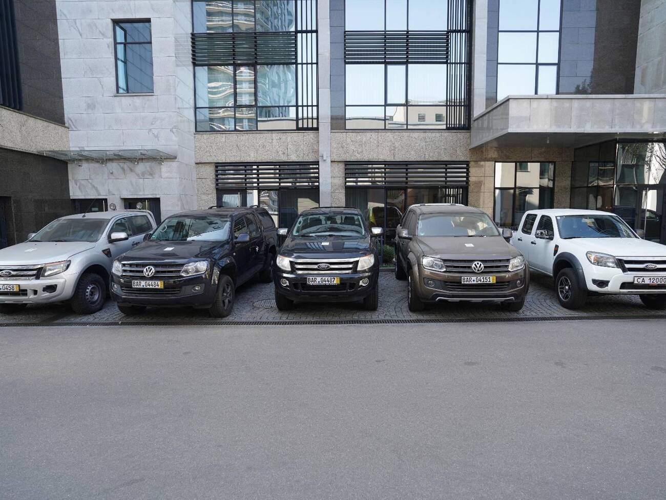 Автомобілі вартістю 2,7 млн грн допоможуть українським військовим підвищити мобільність і оперативність на фронті, зазначили у "Сталевому фронті"